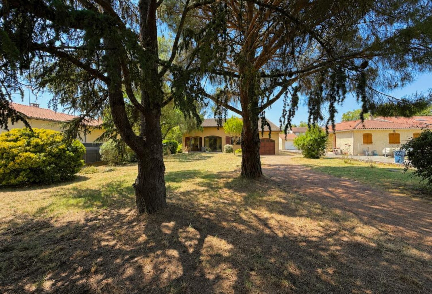 Maison T5 avec grand jardin arboré — photo 1