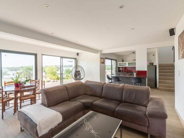 Maison familiale moderne de 154 m² – 6 chambres – Piscine – Terrain de plus de 650 m² — photo du bien