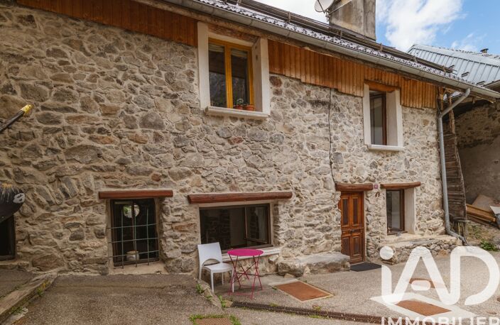 Vente Maison/villa 8 pièces — photo 2