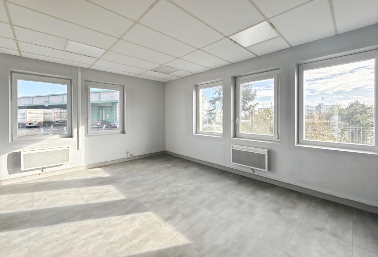 SARAN, Bureaux à louer, proche tangentielle et RD2020 — photo 1