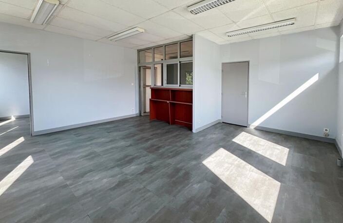 SARAN, Bureaux à louer, proche tangentielle et RD2020 — photo 3