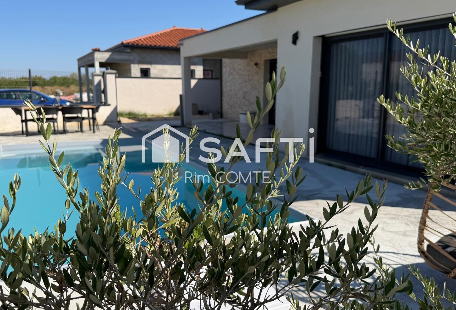 Maison contemporaine où design, confort et prestations de qualité se conjuguent autour d'une superbe piscine 7/3en PVC armé!! — photo 1