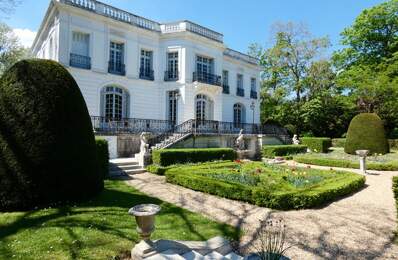 Château au bord de la rivière — photo du bien