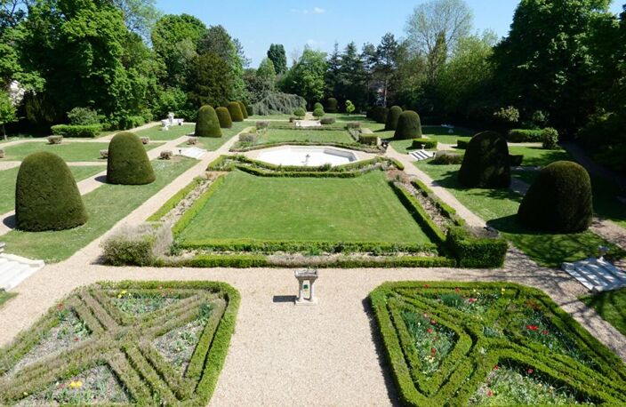 Château au bord de la rivière — photo 2