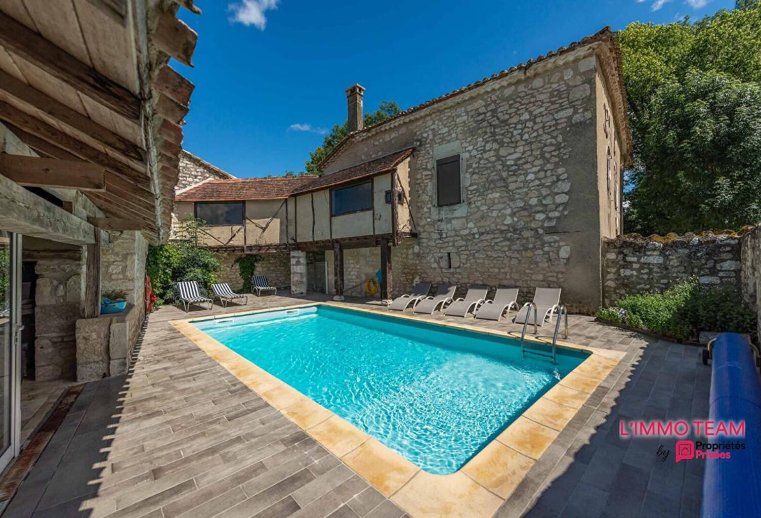 MONTCUQ  Propriété quercynoise 11 pièces sur 5500 m² avec piscine et dépendance — photo 1