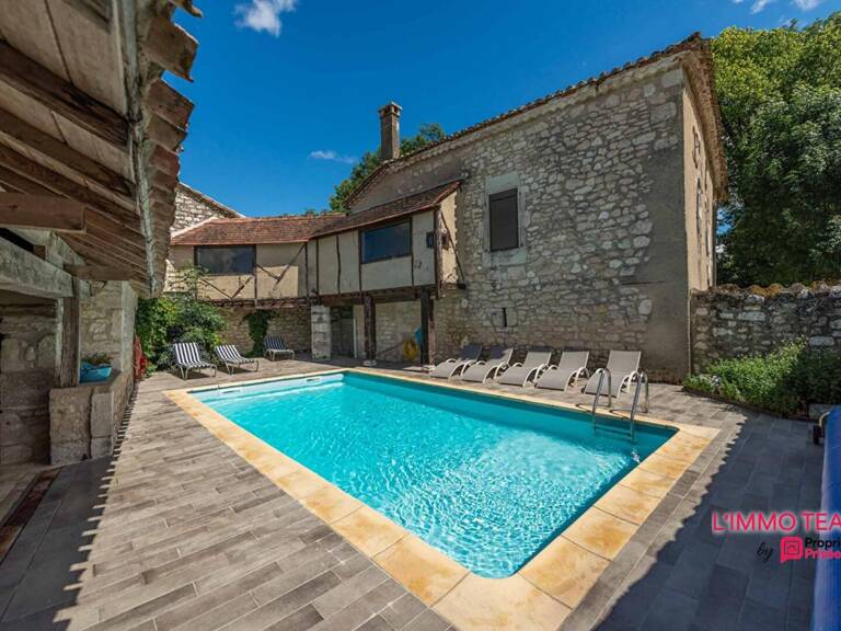 MONTCUQ  Propriété quercynoise 11 pièces sur 5500 m² avec piscine et dépendance — photo 1