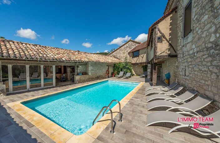 MONTCUQ  Propriété quercynoise 11 pièces sur 5500 m² avec piscine et dépendance — photo 2