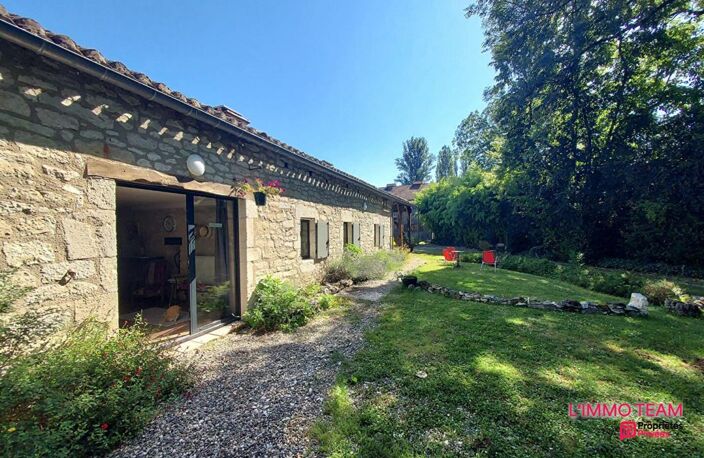 MONTCUQ  Propriété quercynoise 11 pièces sur 5500 m² avec piscine et dépendance — photo 5