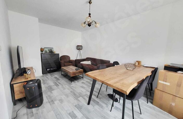 Maison plan-pied, 3 pièces, double garage et cour — photo 4
