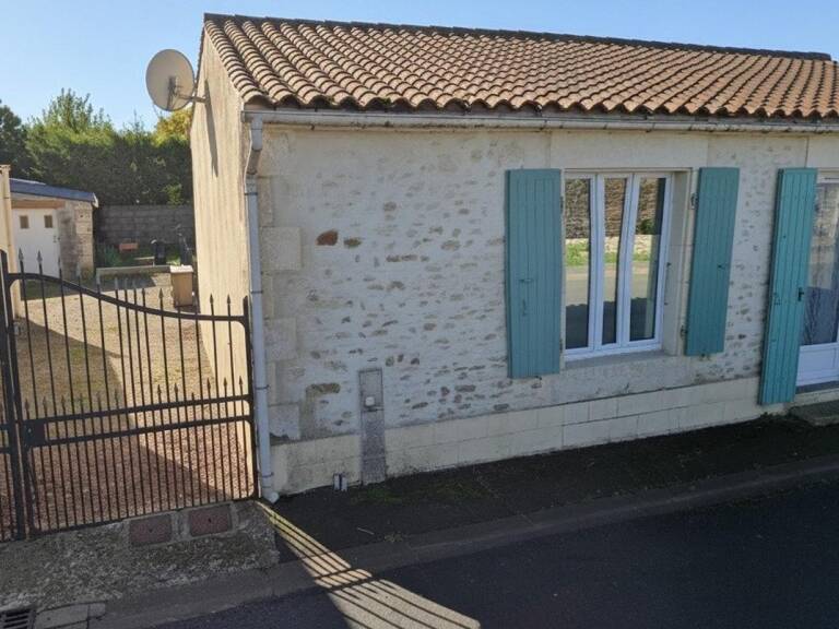 Maison en pierre  70 m² habitables  Garage de 36 m²  Terrain clos sans vis-à-vis  À 9 min de Luçon et moins de 15 min des plages — photo 1