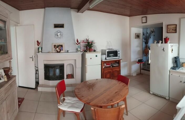 Maison en pierre  70 m² habitables  Garage de 36 m²  Terrain clos sans vis-à-vis  À 9 min de Luçon et moins de 15 min des plages — photo 2