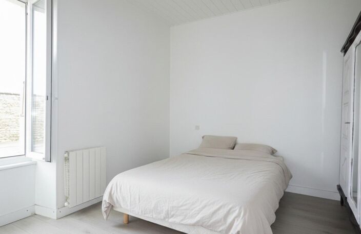 Maison en pierre  70 m² habitables  Garage de 36 m²  Terrain clos sans vis-à-vis  À 9 min de Luçon et moins de 15 min des plages — photo 4