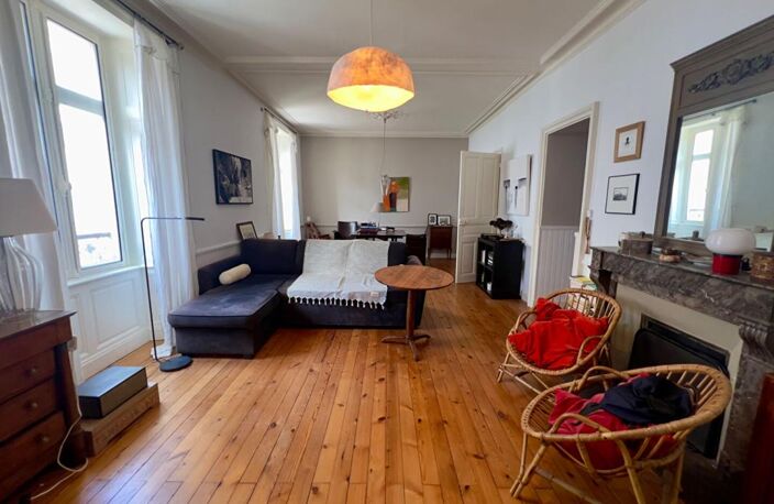 VANNES - CENTRE-VILLE - APPARTEMENT DE CARACTÈRE DE 84 m² DANS UN IMMEUBLE DU XIXe SIÈCLE — photo 2