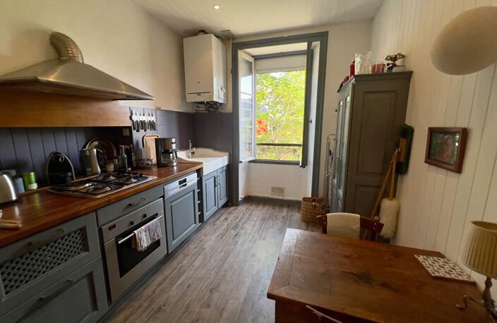 VANNES - CENTRE-VILLE - APPARTEMENT DE CARACTÈRE DE 84 m² DANS UN IMMEUBLE DU XIXe SIÈCLE — photo 3