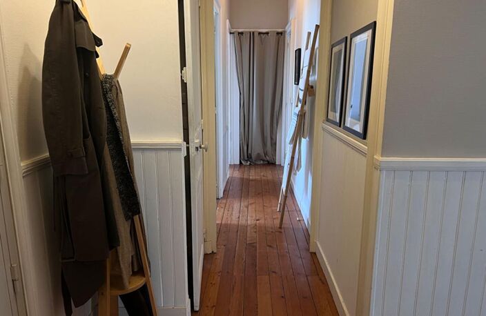 VANNES - CENTRE-VILLE - APPARTEMENT DE CARACTÈRE DE 84 m² DANS UN IMMEUBLE DU XIXe SIÈCLE — photo 5