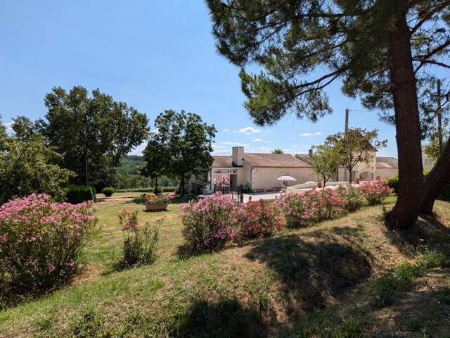 Maison de 350m² avec piscine et dépendances sur 2ha — photo du bien