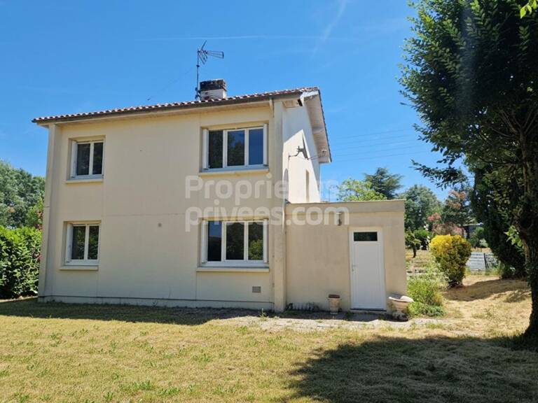 Maison avec jardin — photo 1