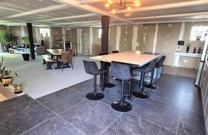 Superbe Ensemble Immobilier de 240 m² Style Champenois à Réhabiliter avec ses Greniers, Dépendances et 1 Logement Résidentiel de 210 m² Entièrement Rénover avec sa Cour avant sécurisée, son Toit Terrasse de 210 m² aménagé et décoré et son Terrain clos, ar — photo 2