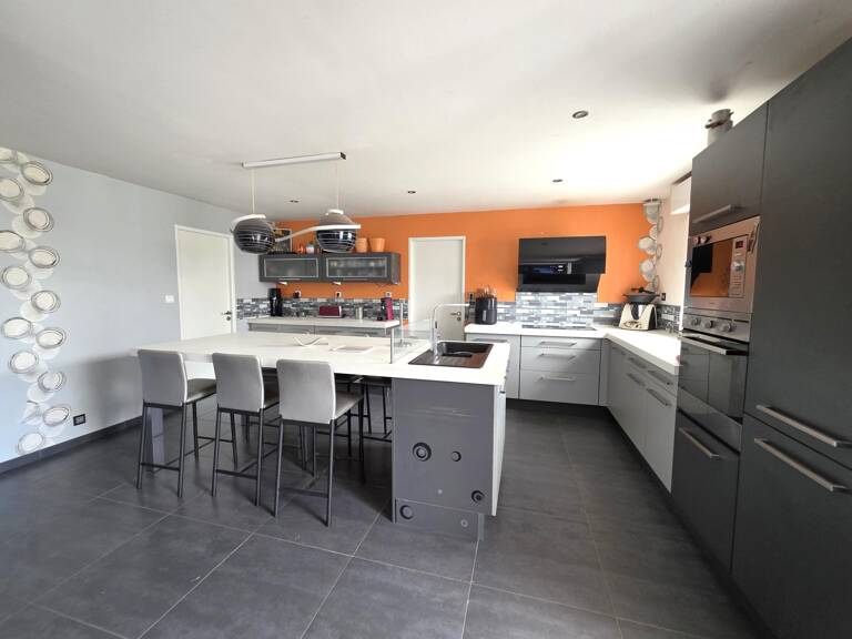 Maison de campagne, 4 chambres, terrain et grand hangar — photo 1