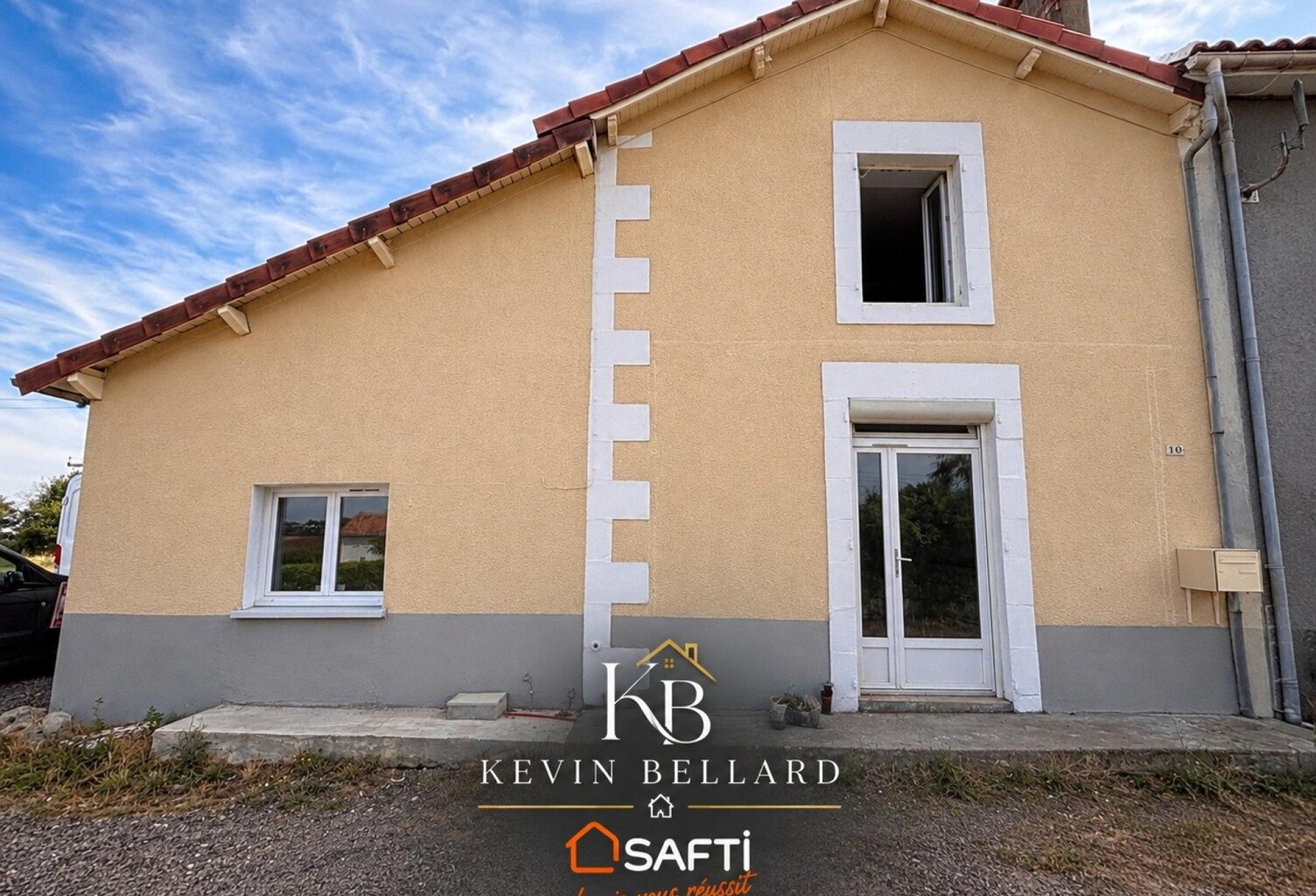 maison mitoyenne entièrement rénovée se composant de trois chambres dont une suite parentale ainsi qu'un grand séjour — photo 1