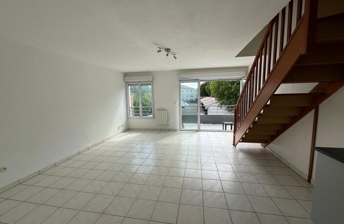 Duplex lumineux avec piscine, balcon et résidence fraîchement ravalée : un cadre de vie idéal aux portes de Bordeaux ! — photo 4