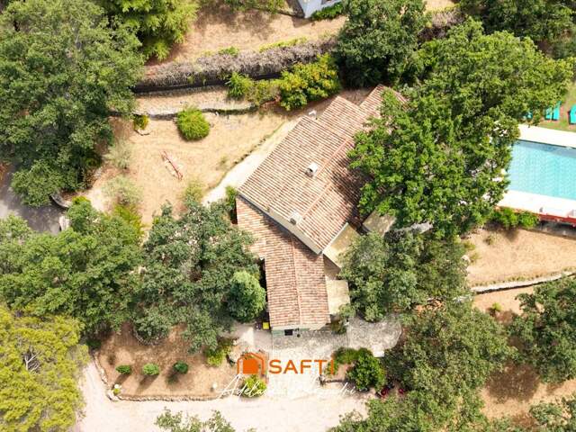 Propriété de caractère avec piscine, dépendance et jardin méditerranéen — photo du bien