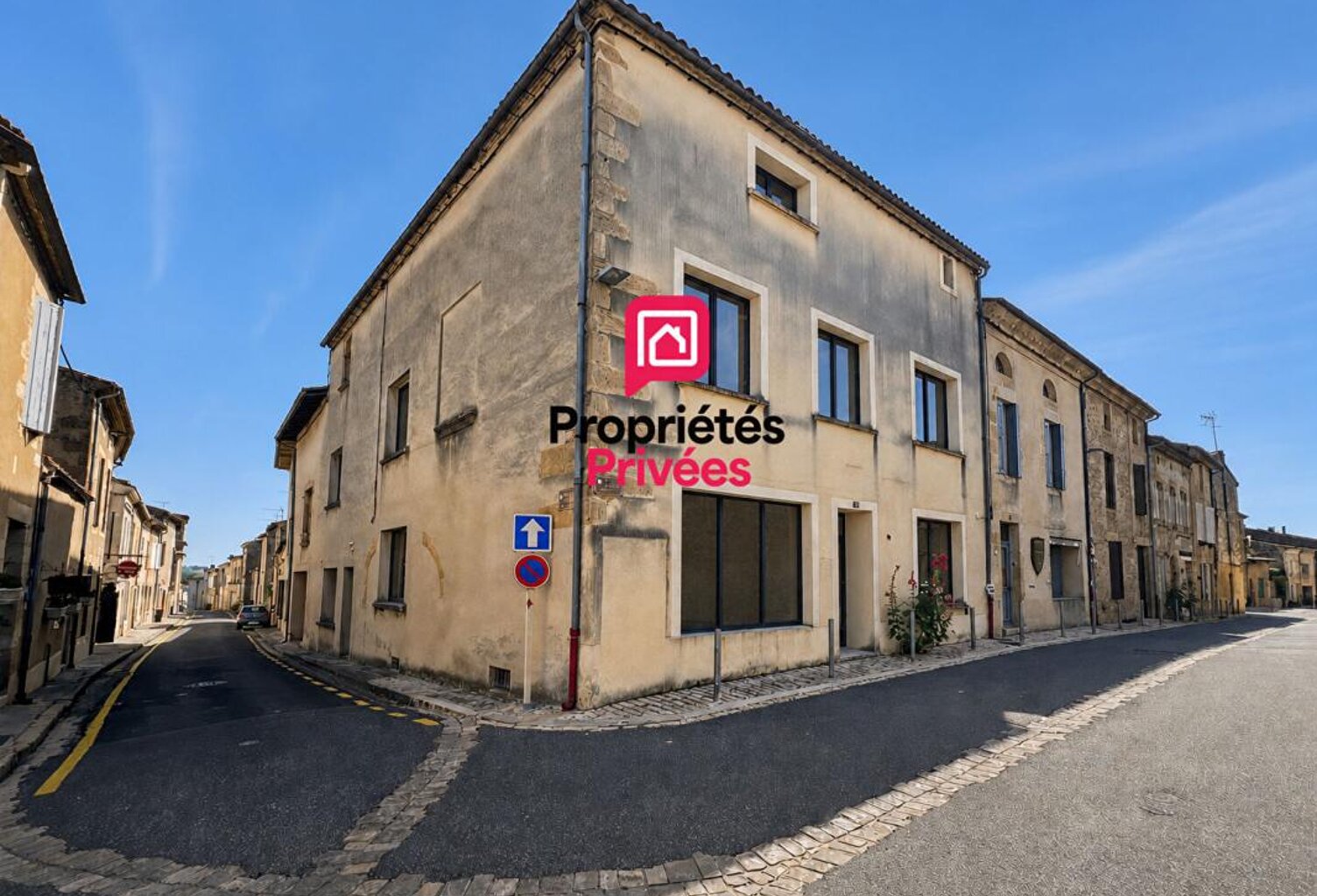 Immeuble en pierre avec garage, cour privative et fort potentiel d'aménagement — photo 1