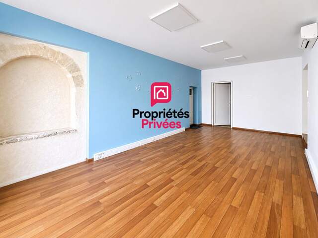 Immeuble en pierre avec garage, cour privative et fort potentiel d'aménagement — photo du bien