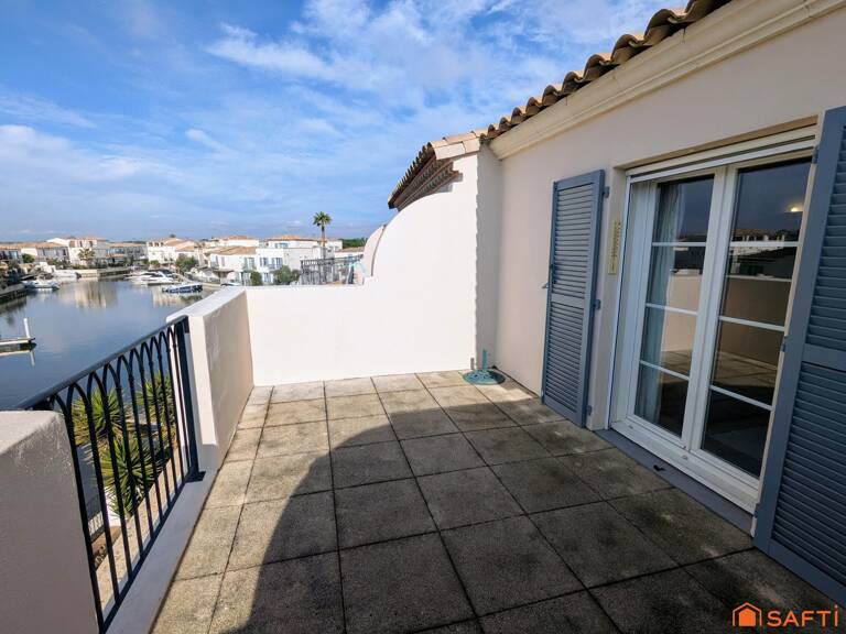 Marina triplex avec amarrage privé, terrasse et solarium — photo 1