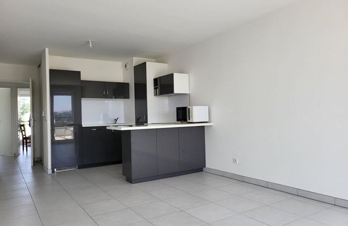 Appartement Plan De Cuques 3 pièce(s) 63 m2 DERNIER ETAGE — photo 4