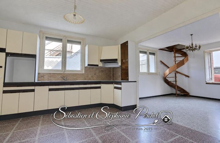 EXCLUSIVITÉ - Maison à rénover 3 chambres avec dépendances sur terrain d'environ 1042 m2 — photo 5