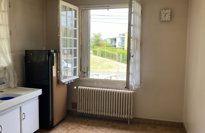 À VENDRE MAISON 144 m2 NIORT QUARTIER SOUCHÉ  À RÉNOVER, 4 CHAMBRES — photo 3