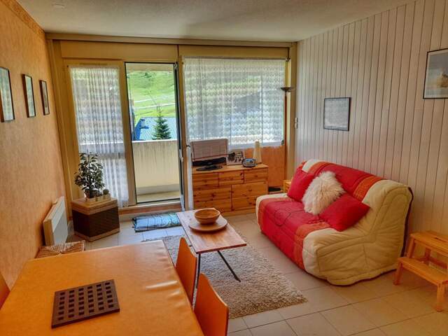 Appartement avec balcon, vue sur les sommets — photo du bien