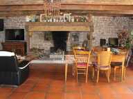 Ferme rénovée de 5 chambres avec Gîte à Larodde (63) — photo 2