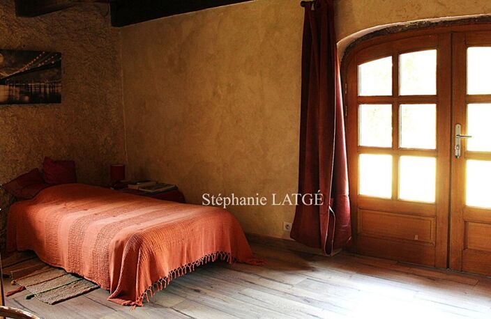 Ferme rénovée de 5 chambres avec Gîte à Larodde (63) — photo 4