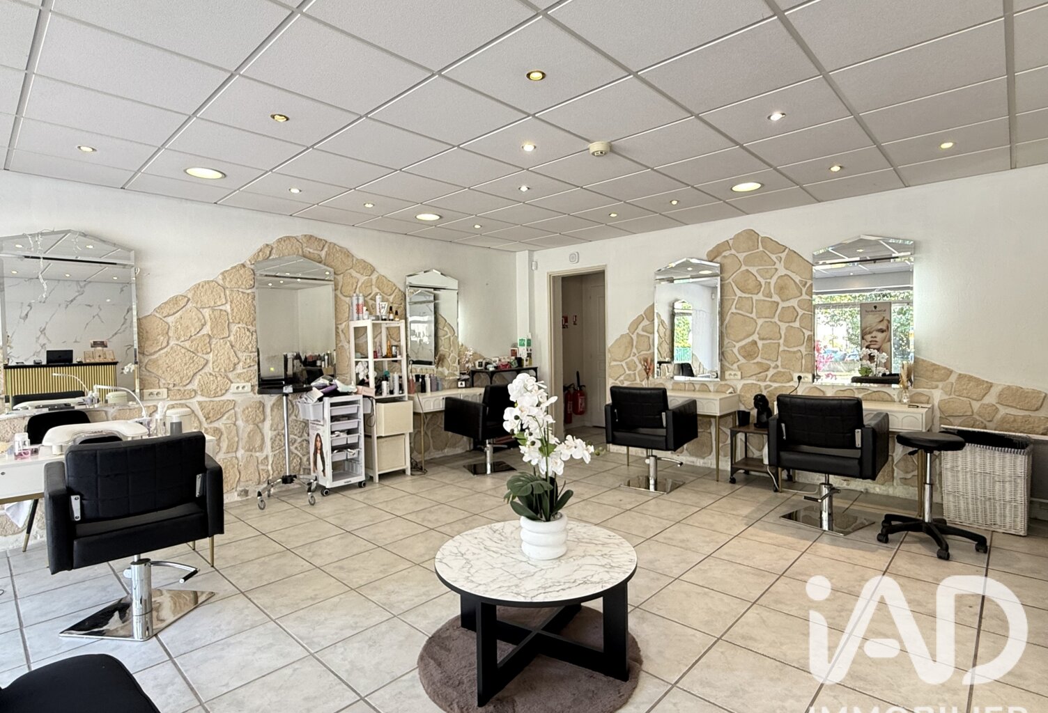 Vente Esthétique, Coiffure 84 m&sup2; — photo 1