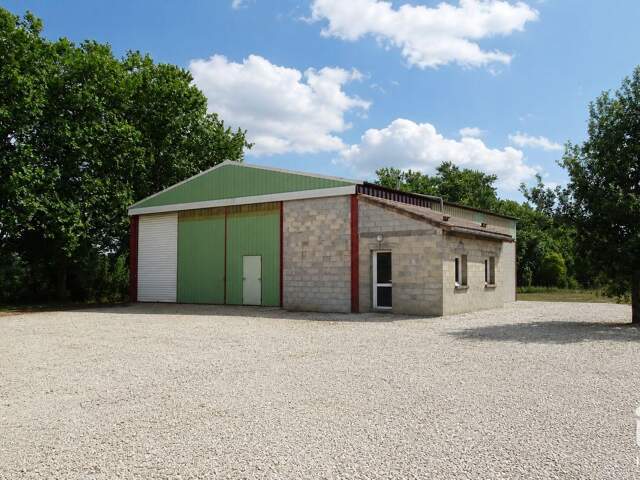 Vente Local d'activités 230 m&sup2; — photo du bien