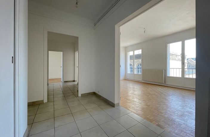 T3 lumineux et spacieux de presque 90 m2 sans vis-a-vis- Centre-Ville Quimper — photo 4