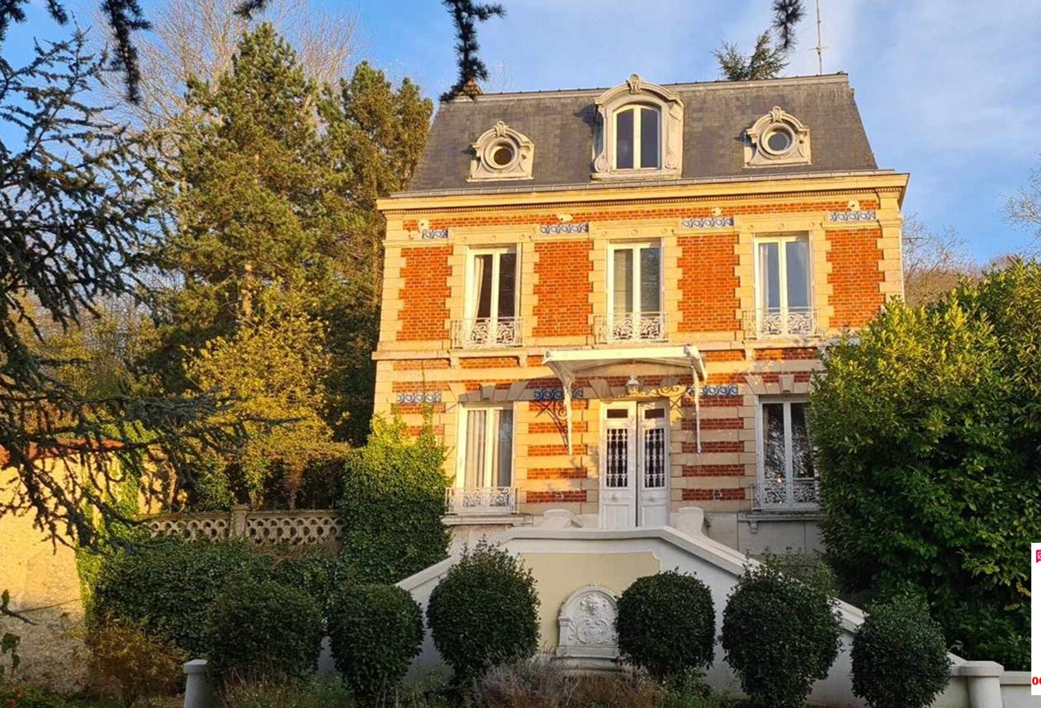 Chaumont en Vexin - Maison de Maître du 19ème de 210 m2 - 4 chambres - un ascenseur  qui permet accéder à tous les étages - cave et bâtiments - sur 2.957 m2 de parc arboré - Prix : 545.400 — photo 1