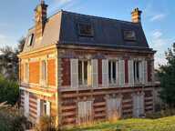 Chaumont en Vexin - Maison de Maître du 19ème de 210 m2 - 4 chambres - un ascenseur  qui permet accéder à tous les étages - cave et bâtiments - sur 2.957 m2 de parc arboré - Prix : 545.400 — photo 2