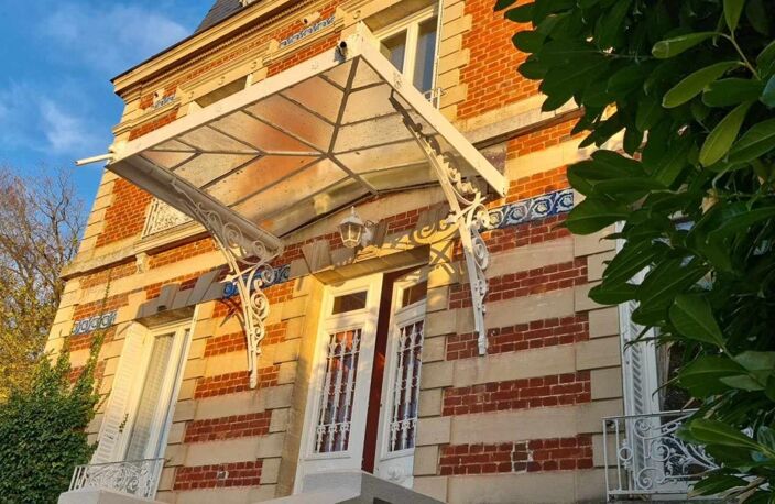 Chaumont en Vexin - Maison de Maître du 19ème de 210 m2 - 4 chambres - un ascenseur  qui permet accéder à tous les étages - cave et bâtiments - sur 2.957 m2 de parc arboré - Prix : 545.400 — photo 5