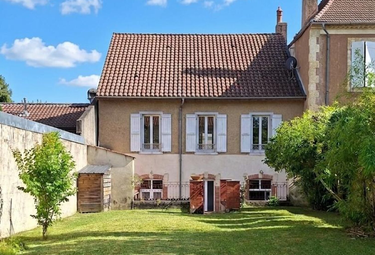 A Mirande maison de ville avec jardin — photo 1