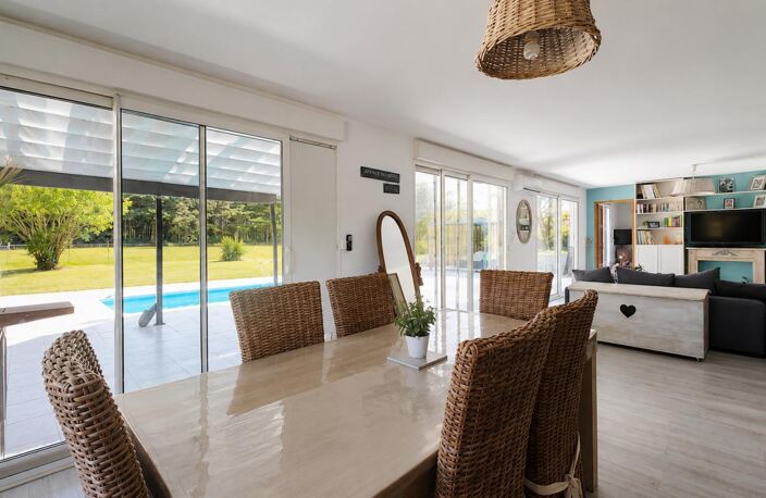 Maison 225 m2 - PISCINE - 26 915 m² de terrain - Dépendances — photo 2