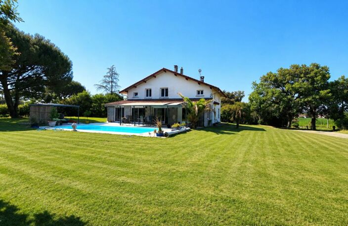 Maison 225 m2 - PISCINE - 26 915 m² de terrain - Dépendances — photo 5
