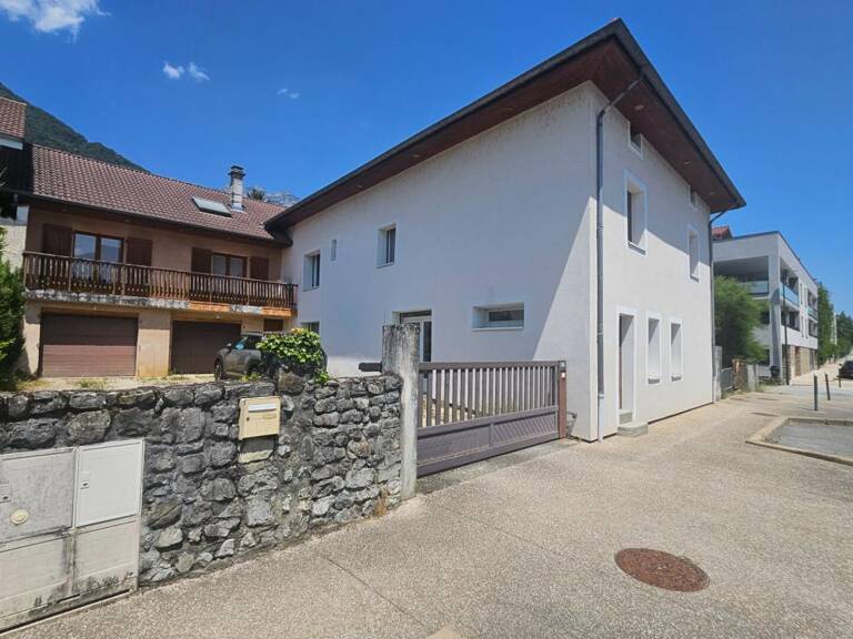 Propriété de caractère 11 pièces 6 chambres 312 m² sur terrain de 3 060 m² à La Terrasse (38660) — photo 1