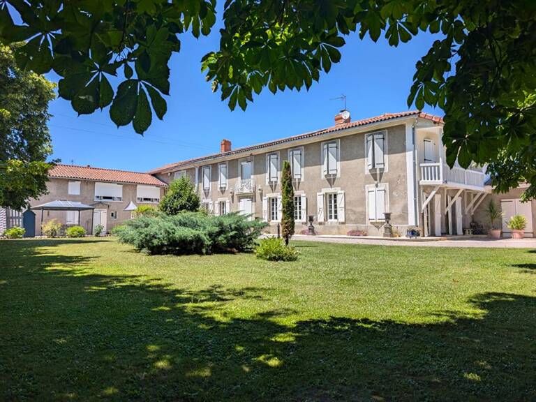 Propriété avec Maison de Maître, Maison Annexe et Maison de Gardien sur parc de 1,5 hectare — photo 1