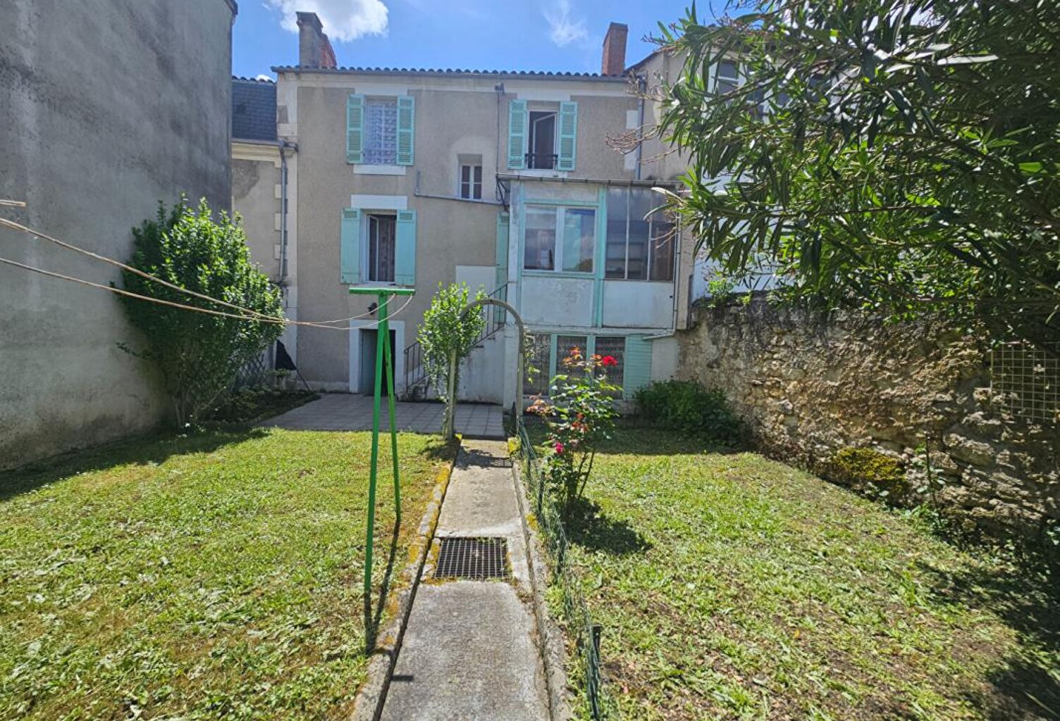 Maison 3 chambres, cave et agréable jardin — photo 1