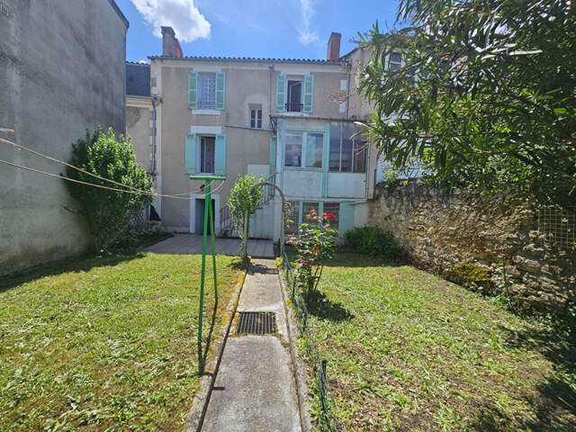 Maison 3 chambres, cave et agréable jardin — photo du bien
