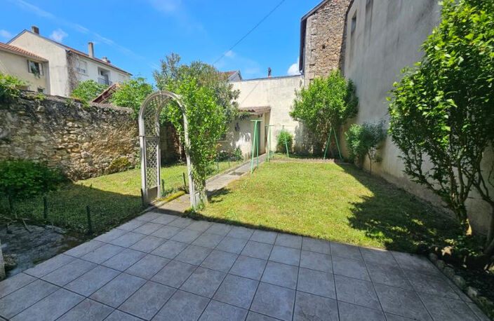 Maison 3 chambres, cave et agréable jardin — photo 2