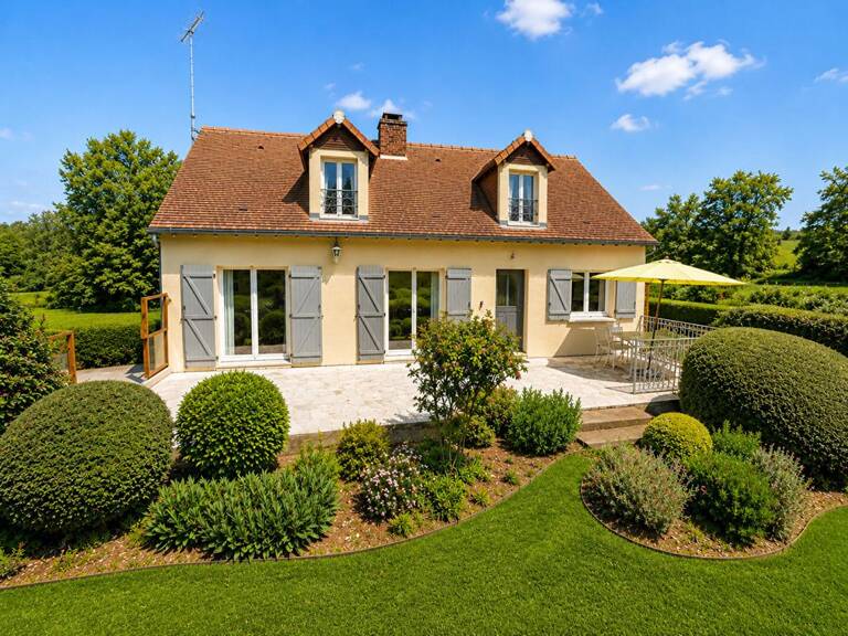 Maison rénovée sur 2 ha avec box chevaux - Secteur Mamers — photo 1